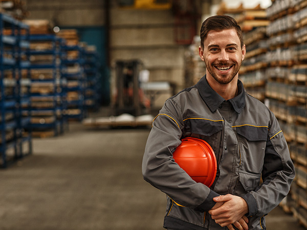 Arbeiter in Lagerhalle